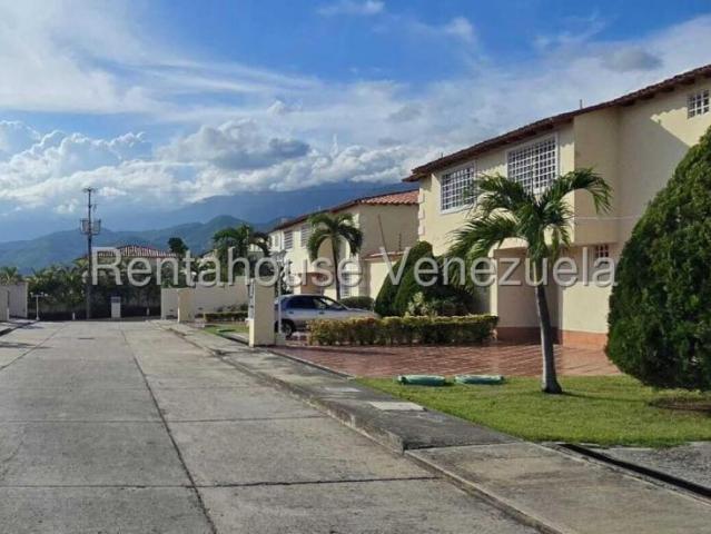 Casa en Venta en Guarenas Villas de Buenaventura Miranda 245 m2