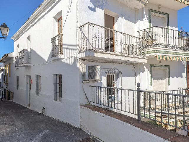 Casa en venta en Guaro. Character Townhouse in the Heart of Guaro. Casas.