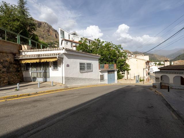 Casa en venta en Güéjar Sierra. Guejar Sierra. Casa con terreno. Casas Güéjar.