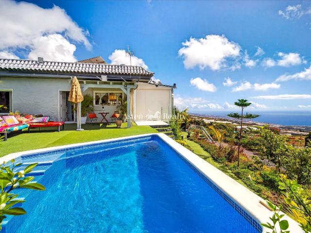 Casa en venta en Guía de Isora, Chío. Villa con vistas panorámicas. Casas Guía de.