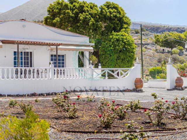 Casa en venta en Guía de Isora, Playa de San Juan. Casas Guía de.