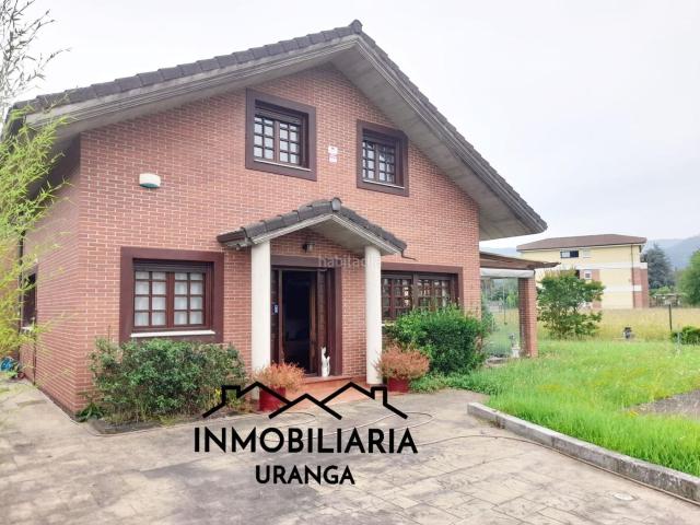 Casa en venta en Guriezo. Chalet en Guriezo con jardín y piscina privada Lista para entrar a vivir. Casas.
