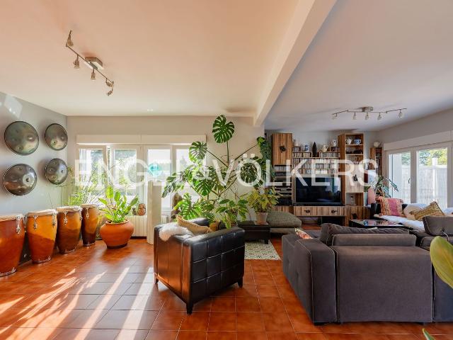 Casa en venta en Galapagar, El Guijo Colonia España. Chalet unifamiliar reformado con altas prestaciones constructivas. Casas.