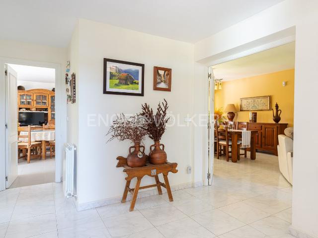 Casa en venta en Galapagar, La Canaleja. Chalet unifamiliar con piscina en La Canaleja, Galapagar. Casas.
