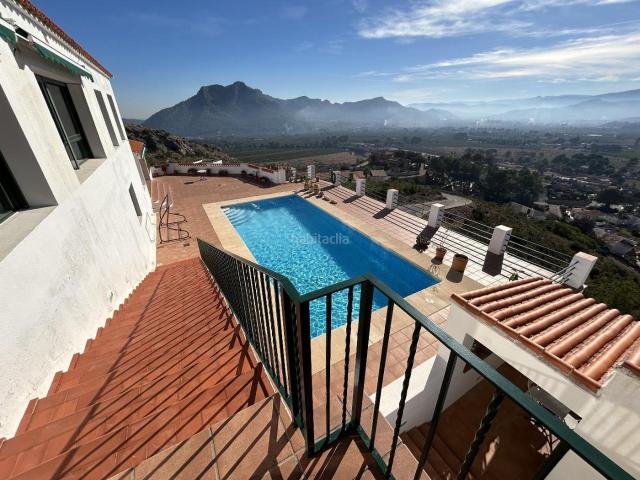 Casa en venta en Gandia, Urbanizaciones. En Gandía, en la urbanización Montepino, una de las urbanizaciones más exclusivas de la zona, se encuentra esta espectacular villa. Casas.