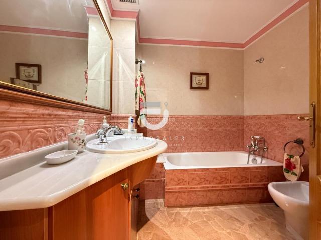 Casa en venta en Gandia, Plaza Elíptica República Argentina. Impresionante Casa de 280 m en Gandía Espaciosa, Confortable y con Acabados de Primera Calidad. Casas.