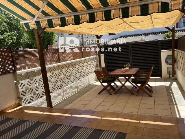 Casa en venta en Garrigàs. BONITA CASA ADOSADA EN EBRE EMPURIABRAVA. Casas.
