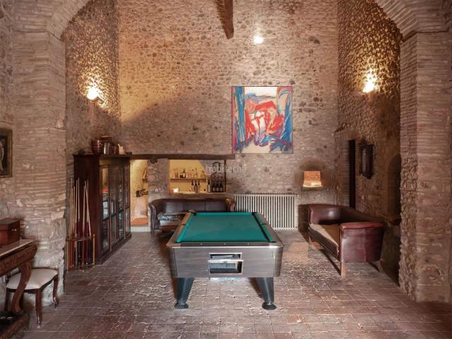 Casa en venta en Garrigàs. Conjunto patrimonial rural con 7 viviendas a orillas del río Fluvià Alt Empordà. Casas.