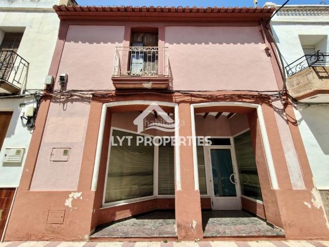 Casa en venta en Gata de Gorgos. Casa de pueblo a reformar con patio en Gata de Gorgos. Casas Gata de.