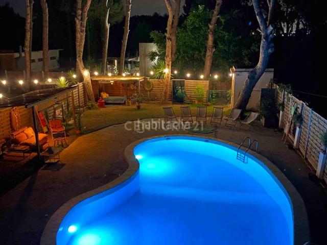 Casa en venta en Gavà, Centre Estació. Pineda 38 Un Oasis de Privacidad y Rendimiento en la Costa de Barcelona. Casas.
