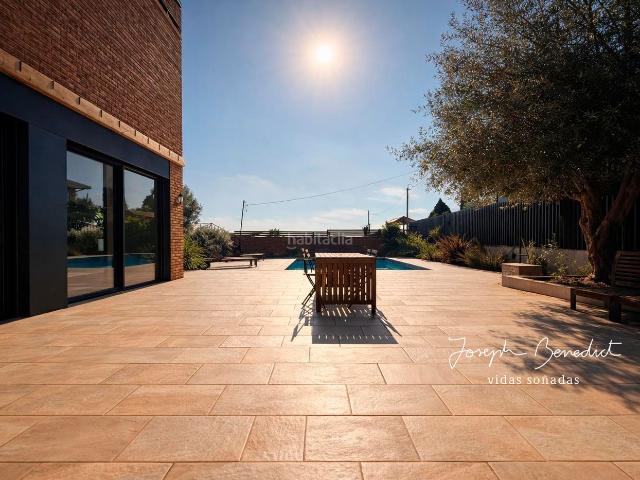 Casa en venta en Gavà, Bruguers. LAMOUR DE LA LUMIÈRE COBALT. Casas.