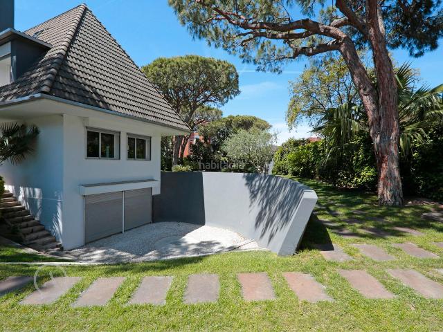 Casa en venta en Gavà, Gava Mar. Exclusiva propiedad recién reformada. Casas.