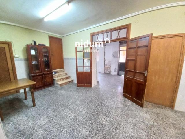 Casa en venta en Genovés. Casa en Genovés con balcón y gran patio. Casas.