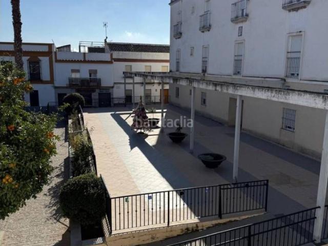 Casa en venta en Gerena. Gran casa familiar en Gerena Blas Infante con amplias posibilidades para familia o inversión. Casas.