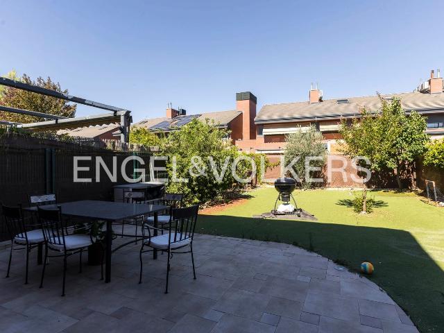 Casa adosada en venta en Getafe, Perales del Río. Luminoso Chalet en Zona Residencial de Getafe. Casas adosadas.