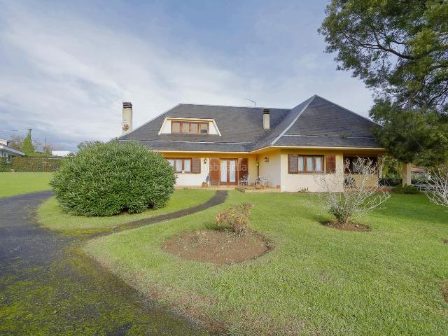 Casa en venta en Gijón, Bernueces. Chalet individual en Castiello de Bernueces con parcela de 2200m2 a dos pasos de Viesques y del centro de la ciudad. Casas.