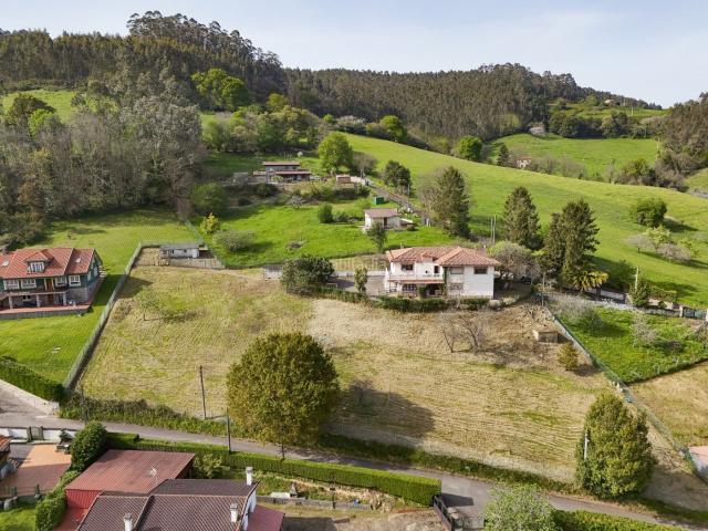 Casa en venta en Gijón, Cenero. Descubra una oportunidad excepcional para adquirir una espectacular propiedad en Gijón, ubicada en la tranquila y cada vez más dem. Casas.