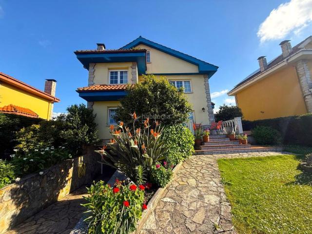 Casa en venta en Gijón, Roces. Casas.