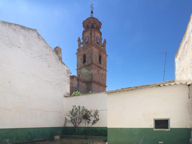Casa en venta en Gineta La. Casa en venta en La Gineta, Albacete, de 6 habitaciones con enorme patio junto a la iglesia de San Martín, Albacete. Casas Gineta.