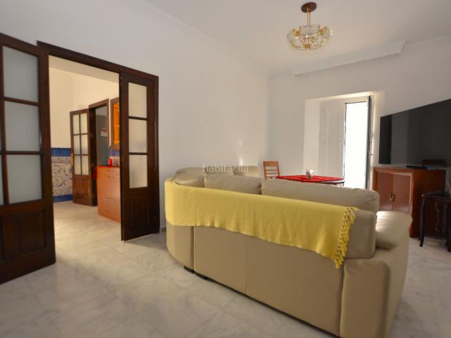 Casa en venta en Gines. Vivienda lista para entrar a vivir en pleno centro de Gines. Casas.