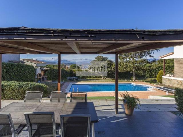 Casa en venta en Girona, Palau. Casas.