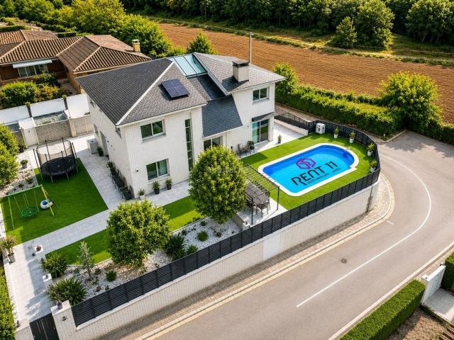 Casa en venta en Girona, Palau. Casas.