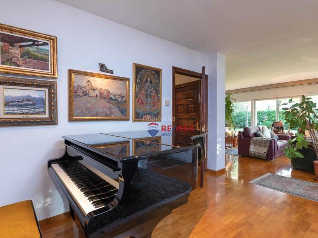 Casa en venta en Girona, Palau. Magnífica Residencia de lujo en la exclusiva Zona de Palau, Girona. Casas.