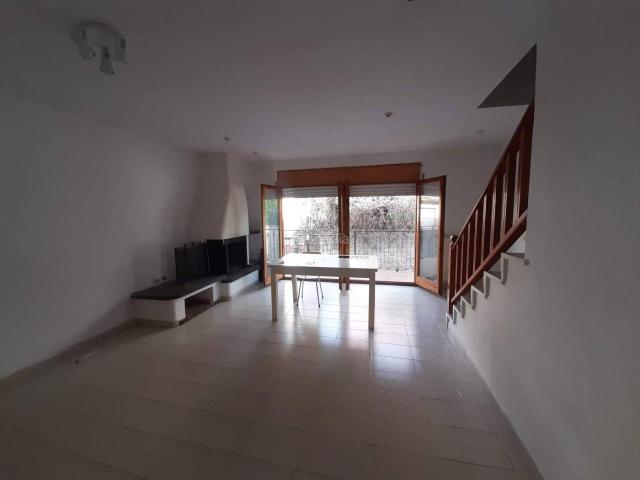Casa en venta en Gironella. Casa en venta en Gironella con amplio jardín. Casas.