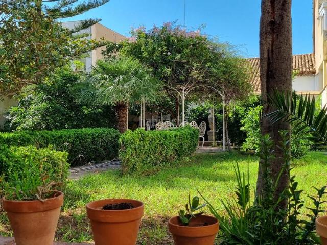 Casa en venta en Godella, Casas Verdes Ermita. Majestuosa casa de pueblo protegida de 366 m2 con jardín de 280 m2. Casas.