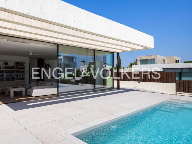 Casa en venta en Godella, Nueva Santa Barbara Cruz de Gracia. Villa de autor diseñada por Antonio Altarriba. Casas.