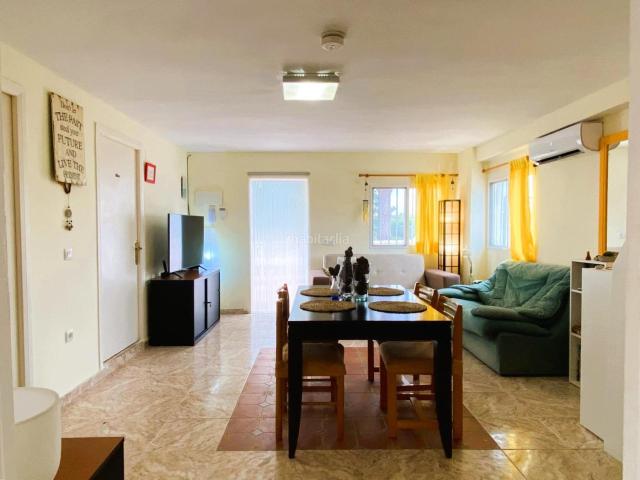 Casa en venta en Godelleta. Tu Refugio Perfecto en Godelleta Encantadora Casa con Piscina, Terraza y Amplio Terreno. Casas.