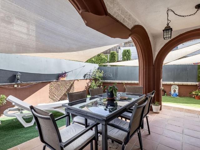 Casa en venta en Gójar. Casa en Gojar con patio de 65m. Casas.