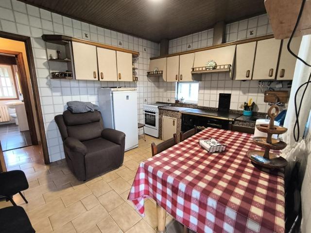 Casa en venta en Gomesende. CASA independiente con finca, preciosa terraza, GOMESENDE OURENSE. Casas.
