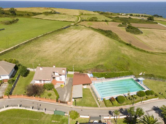 Casa en venta en Gozón, Luanco Aramar Antromero. Moniello Luanco, chalet unifamiliar con VISTAS AL MAR, en urbanización privada con piscina! Exclusiva oportunidad en Gozón! Se pr. Casas.