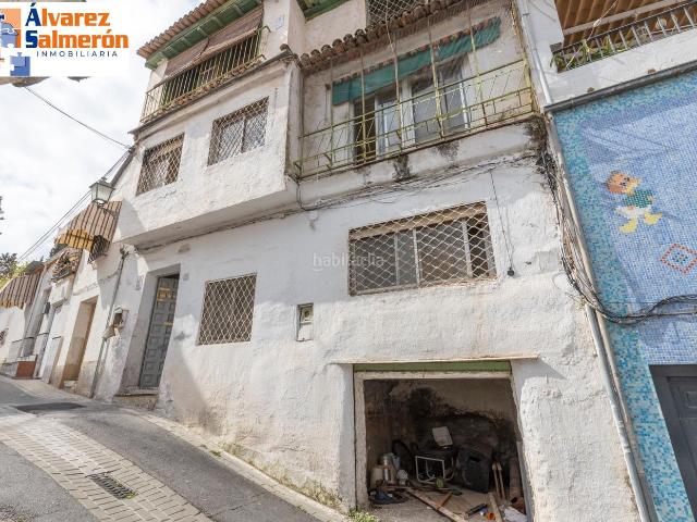 Casa en venta en Granada, Bola de Oro. Invierte o crea tu hogar en Bola de Oro 171 m2 con múltiples posibilidades. Casas.