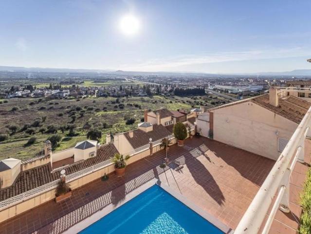 Casa en venta en Granada, El serrallo