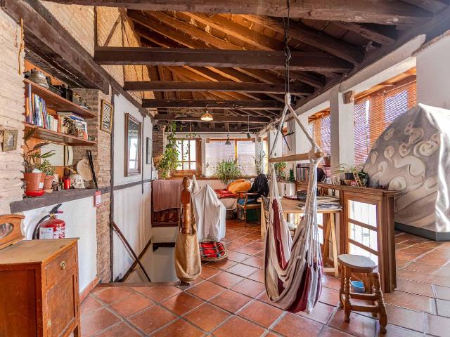 Casa en venta en Granada, San Matías Realejo. Historia, elegancia y potencial en el centro de Granada. Casas.