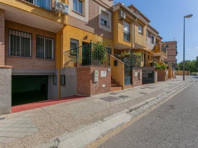 Casa en venta en Granada, Parque almunia