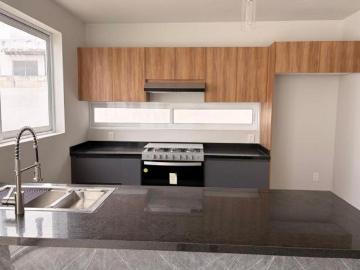 CASA EN VENTA EN GRAND JURIQUILLA