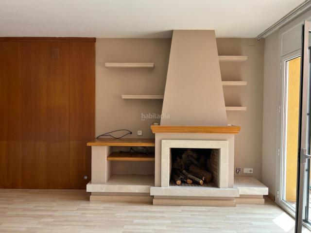 Casa en venta en Granollers, Joan Prim. Casa adosado en venta en Granollers Cerca del centro, con garaje y exterior privado. Casas.