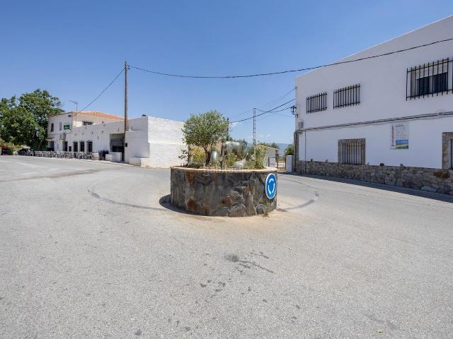 Casa en venta en Huéneja. OPORTUNIDAD ÚNICA! CASA INDEPENDIENTE BAR CON LICENCIA EN VIGOR Y EN PLENO FUNCIONAMIENTO. Casas.