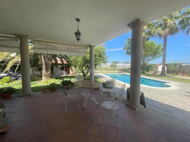 Casa en venta en Huélaga. Chalet con piscina Huélaga. Casas.