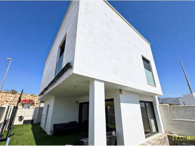 Casa en Venta en Huércal de Almería