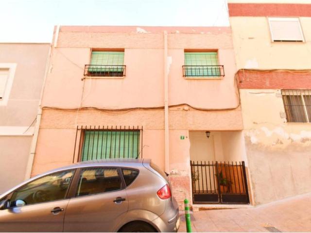 Casa en Venta en Huércal de Almería