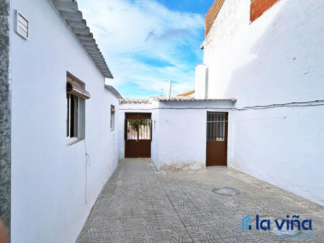 Casa en venta en Humilladero. REF:050626081 SE VENDE CASA DE DOS PLANTAS EN HUMILLADERO MÁLAGA. Casas.