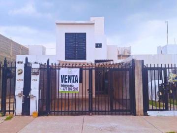CASA EN VENTA EN HEROES DE LEON CON RECAMARA EN PLANTA BAJA