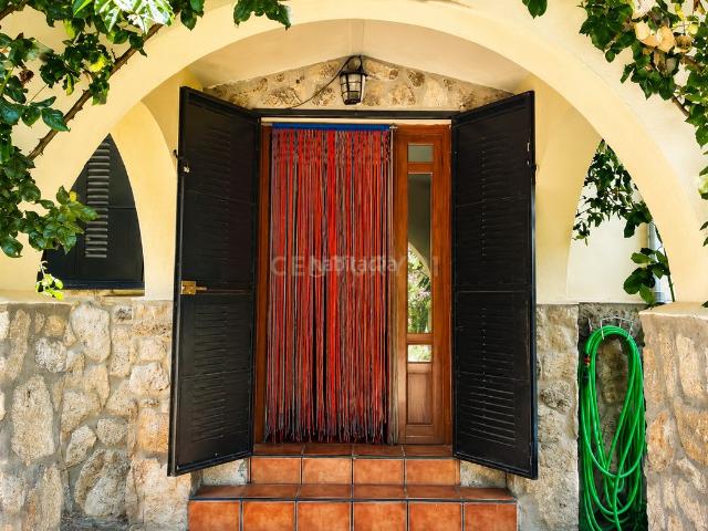 Casa en venta en Hervás. Chalet independiente con finca y vistas para vivir sin renunciar a la tranquilidad. Casas.