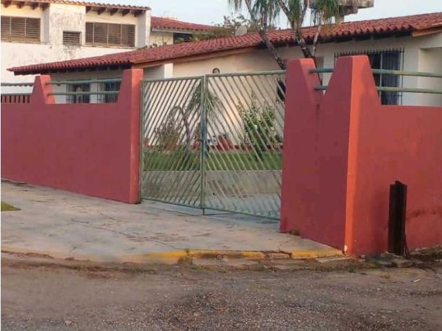 CASA EN VENTA EN HIGUEROTE