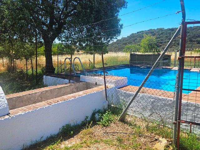 Casa en venta en Higuera de la Sierra. Finca de 4 has con casa y piscina al lado de Higuera de la Sierra. Casas Higuera de la.