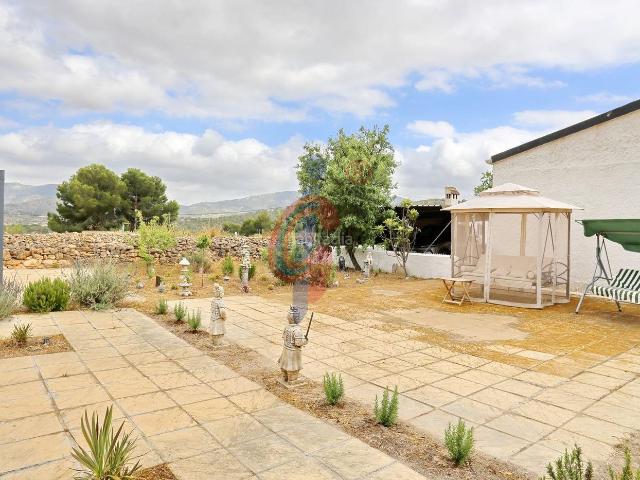 Casa en venta en Hondón de las Nieves. Casa de campo con parcela de 3.593 m2, piscina y almendros en Hondón de las Nieves. Casas Hondón de las.